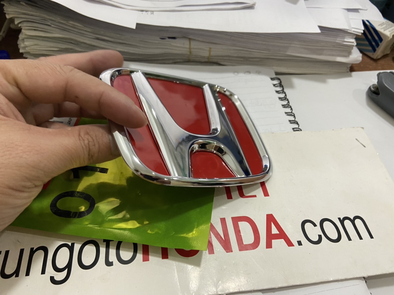 Lô gô trước xe Honda CIVIC 2016-2022